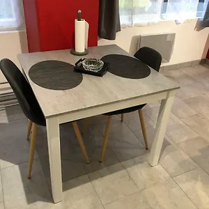 Spacieux, Chaleureux 39 M² Appartement